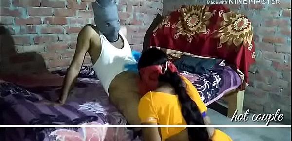  hot desi bhabhi in yallow saree peticoat and blue bra panty fucking hard leaked mms